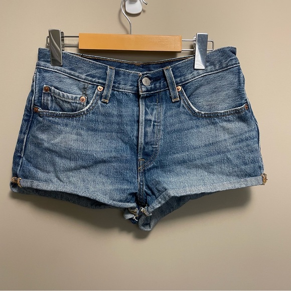 Levi's Pants - Levi’s 501 Denim Cut Off Rolled Short Medium Wash Women’s Size 26